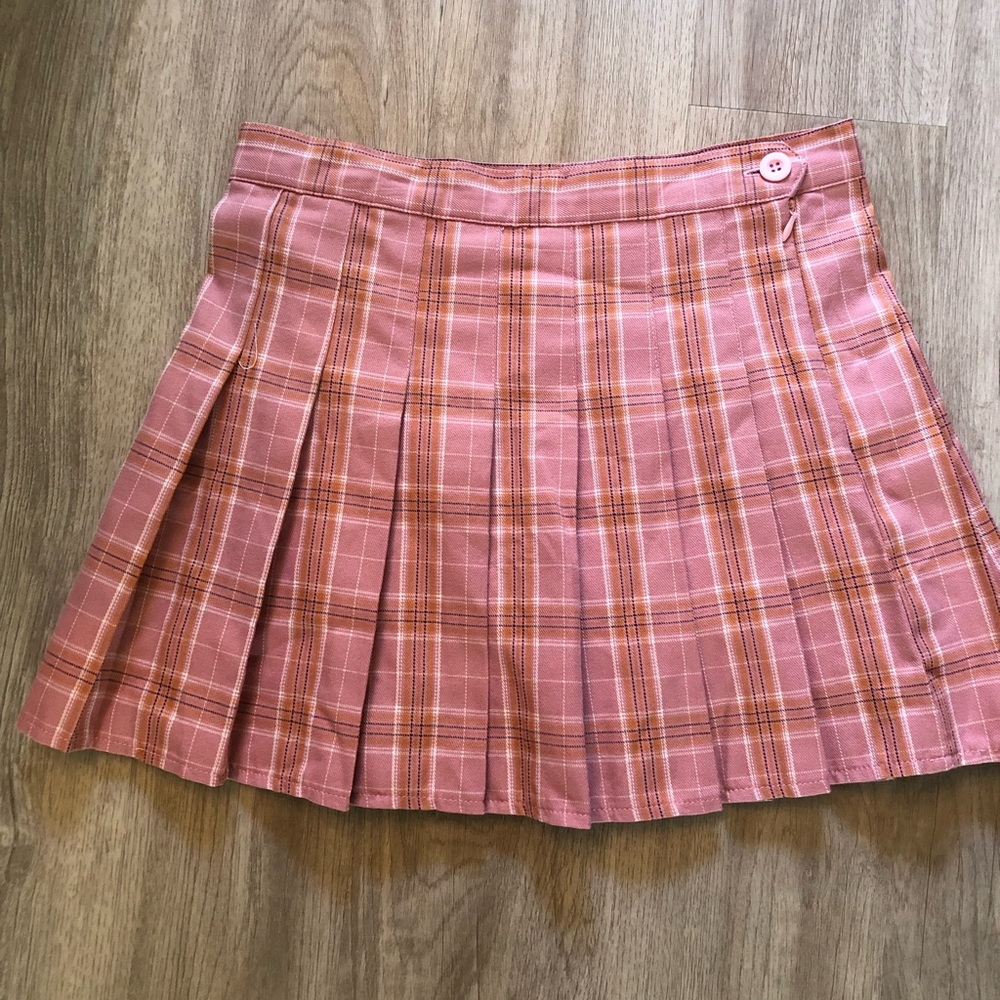 NWOT PLAID PLEATED SKORT